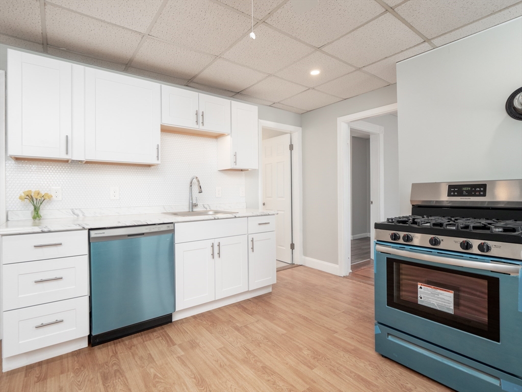 3 bed, 1 bath apartment for rent at 95 Green Hill Pkwy Unit 2, Worcester — photo 3 of 19