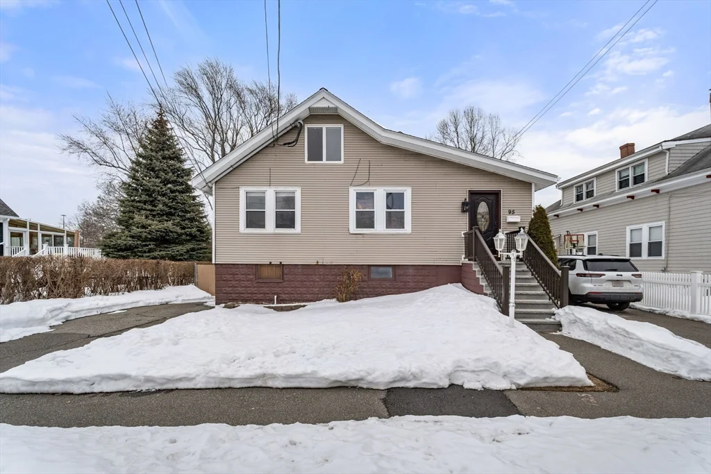 2 bed, 1 bath apartment for rent at 95 Harris St Unit A, Revere — photo 1 of 21