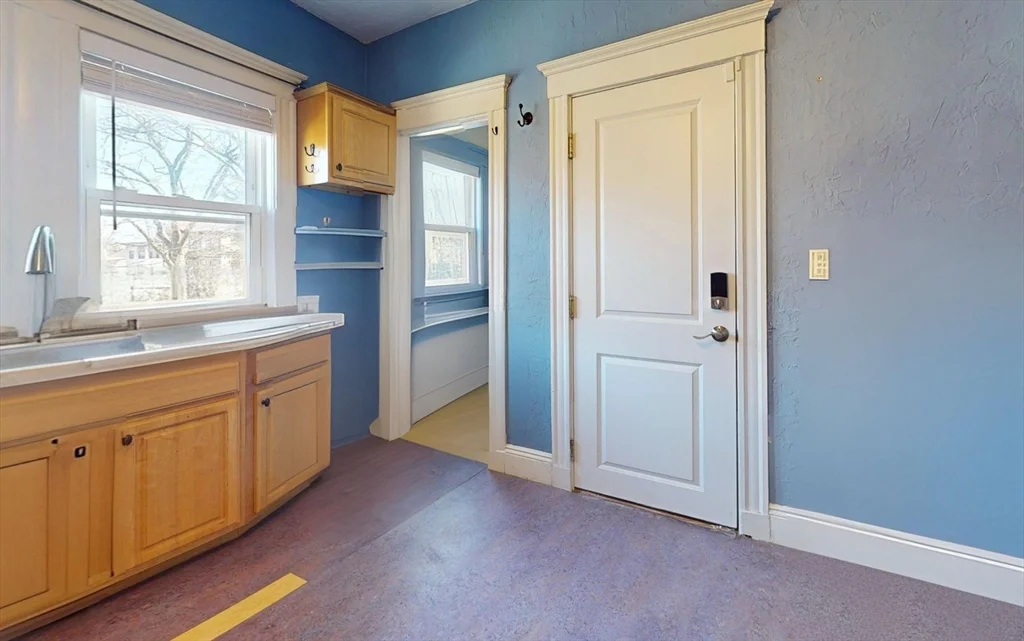 3 bed, 1 bath apartment for rent at 95 Jamaica Unit 1, Jamaica Plain — photo 3 of 14