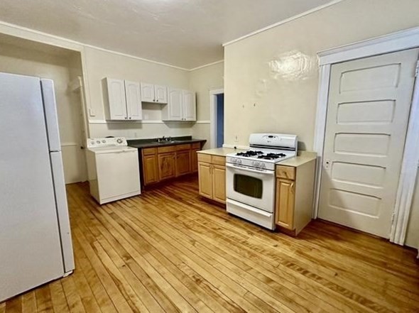 3 bed, 1 bath apartment for rent at 95 May St Unit 2, West Side — photo 6 of 13