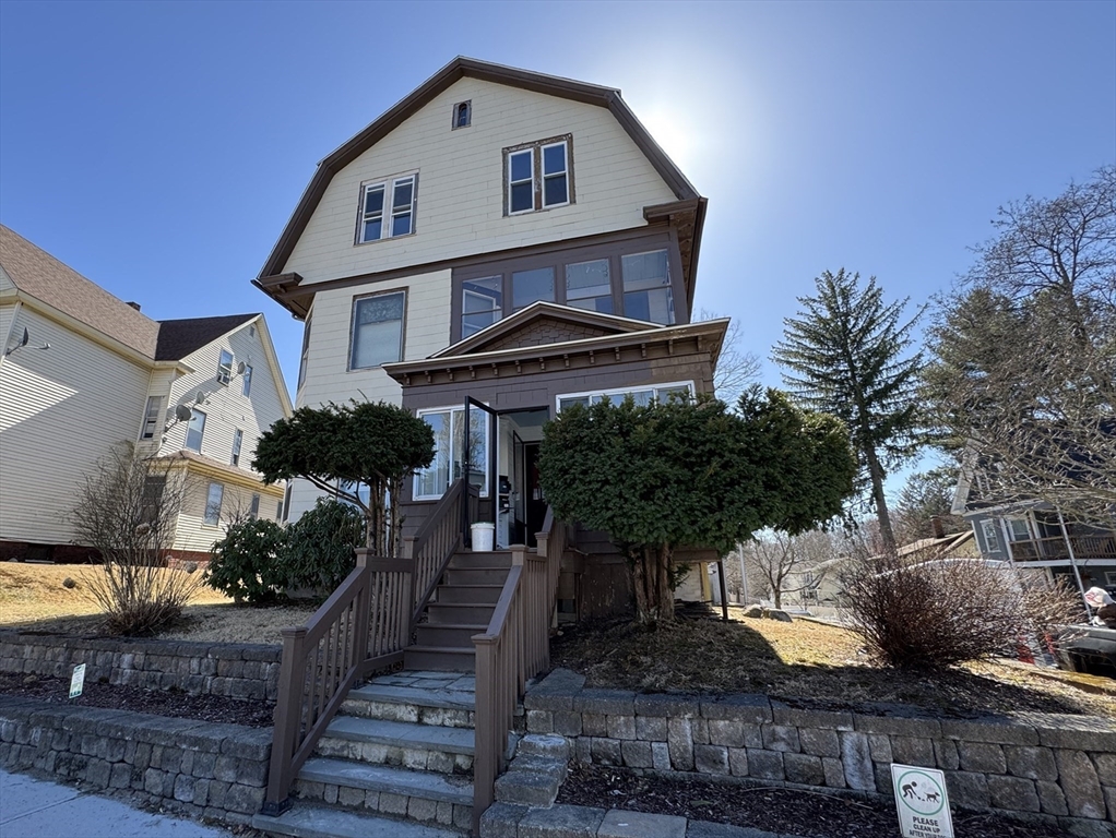 3 bed, 1 bath apartment for rent at 95 May St Unit 3, West Side — photo 1 of 19