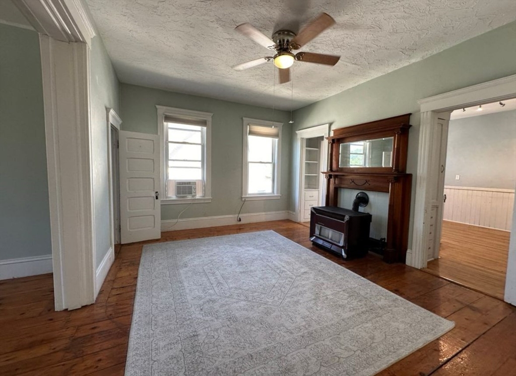3 bed, 1 bath apartment for rent at 95 May St Unit 3, West Side — photo 4 of 19
