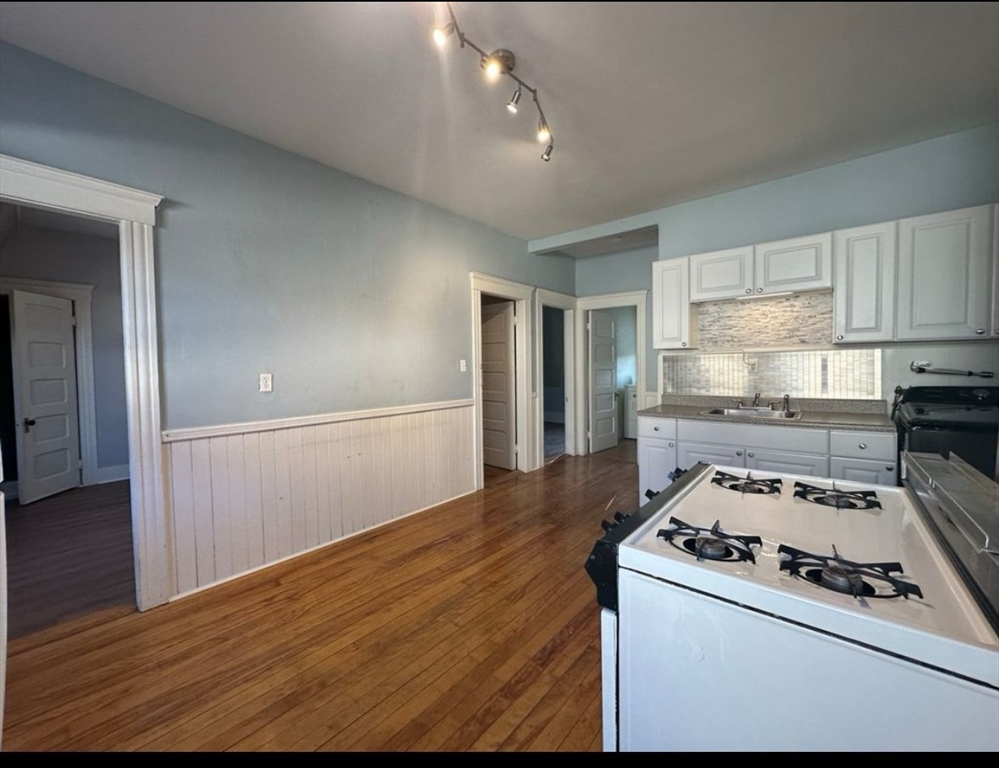 3 bed, 1 bath apartment for rent at 95 May St Unit 3, West Side — photo 9 of 19