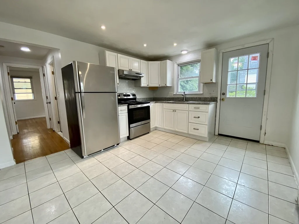 3 bed, 1 bath apartment for rent at 95 Metropolitan Ave Unit 3, Roslindale — photo 3 of 17