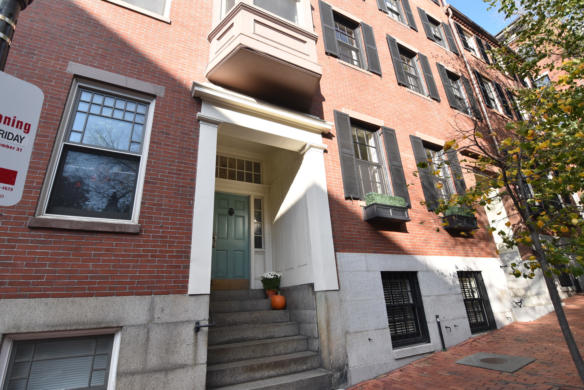2 bed, 1 bath apartment for rent at 95 Mount Vernon St Unit 31, Beacon Hill — photo 2 of 2