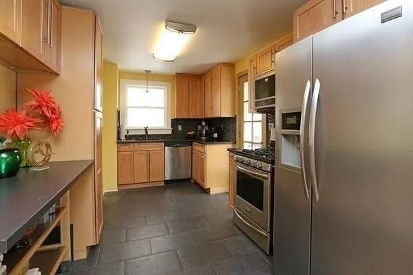 3 bed, 1 bath apartment for rent at 95 Murdock St Unit 95, Brighton — photo 5 of 13