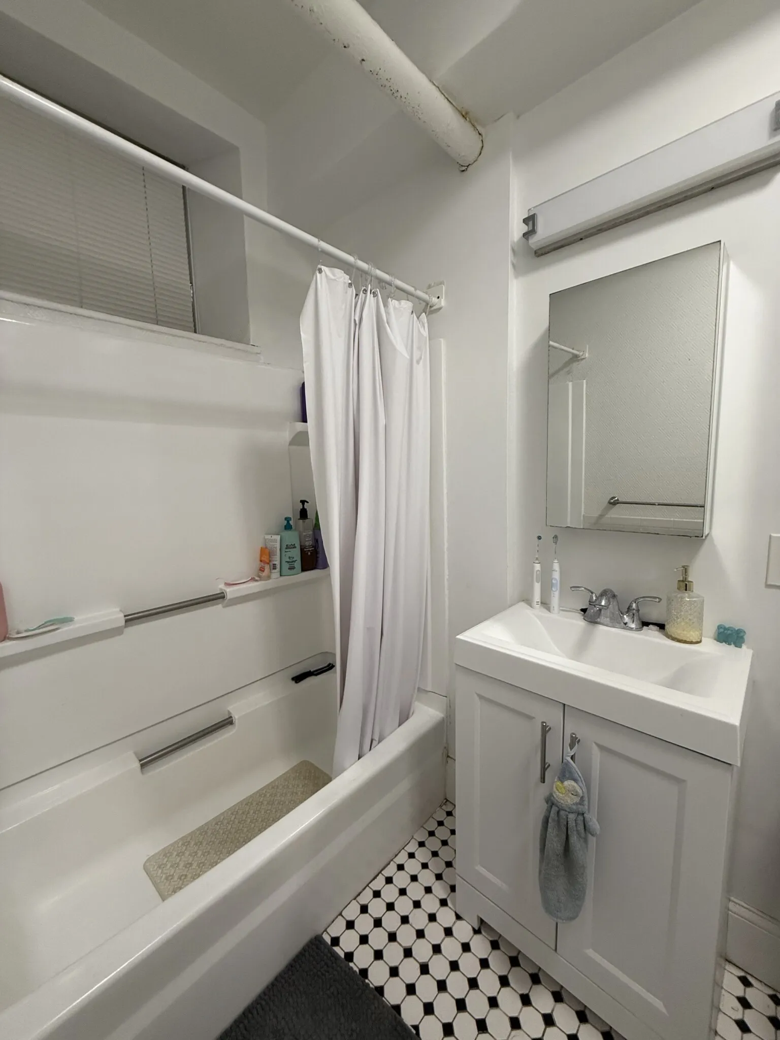2 bed, 1 bath apartment for rent at 95 Park Dr Unit 25, Fenway — photo 10 of 13