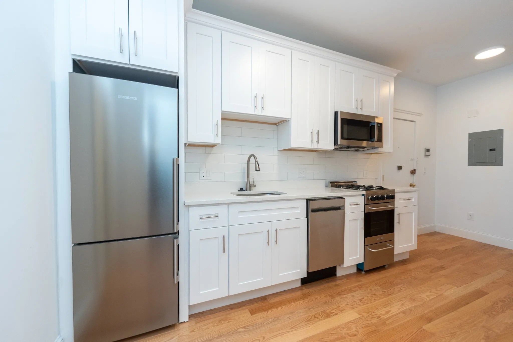 2 bed, 1.5 bath apartment for rent at 95 Park Dr Unit 6, Fenway — photo 4 of 16