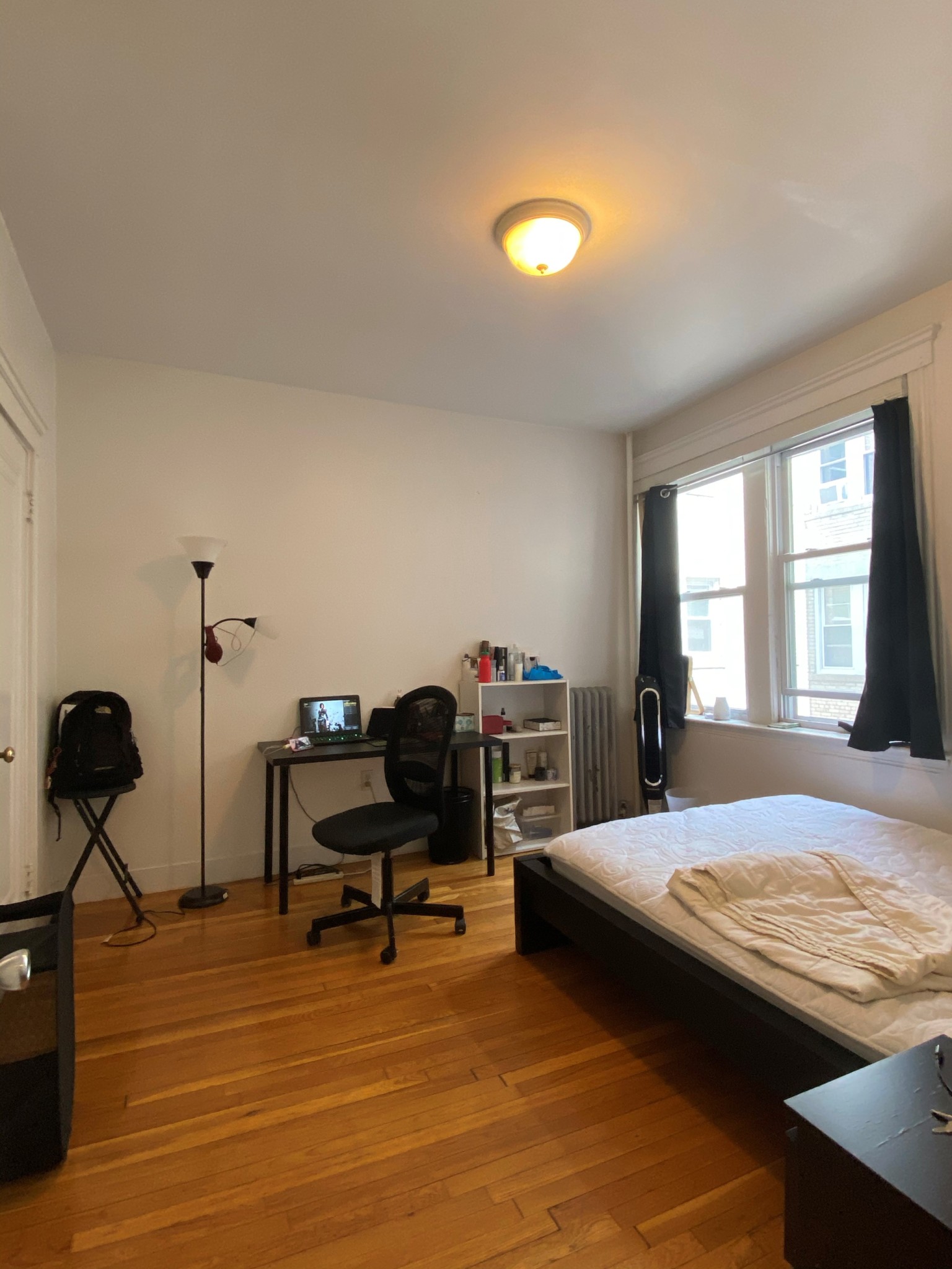 1 split bed, 1 bath apartment for rent at 95 Park Dr Unit 8, Fenway — photo 2 of 7