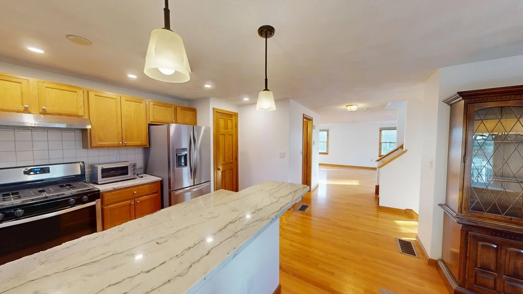 3 bed, 2 bath apartment for rent at 95 Pleasant Unit 0, Watertown — photo 7 of 18