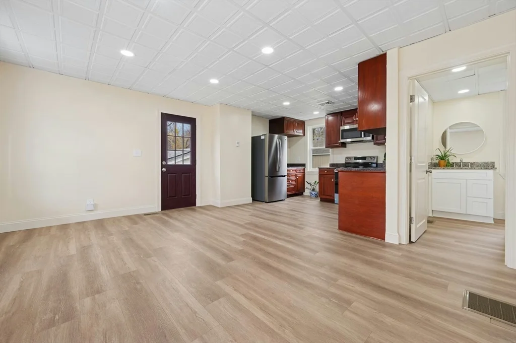 1 bed, 1 bath apartment for rent at 95 S Main St Unit 2, North Brookfield — photo 4 of 14