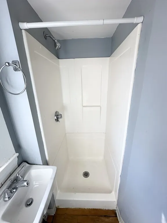 1 bed, 1 bath apartment for rent at 95 Summer St Unit 3, Winnekenni Park — photo 6 of 8