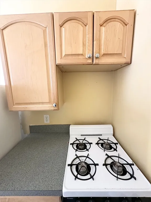 1 bed, 1 bath apartment for rent at 95 Summer St Unit 3, Winnekenni Park — photo 4 of 8