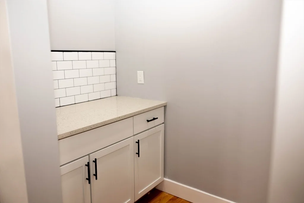 3 bed, 1 bath apartment for rent at 95 Williams Ave Unit 1, Hyde Park — photo 5 of 15