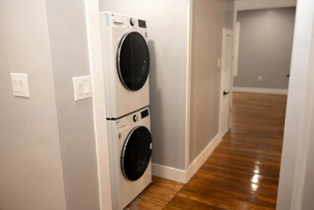 3 bed, 1 bath apartment for rent at 95 Williams Ave Unit 1, Hyde Park — photo 6 of 15
