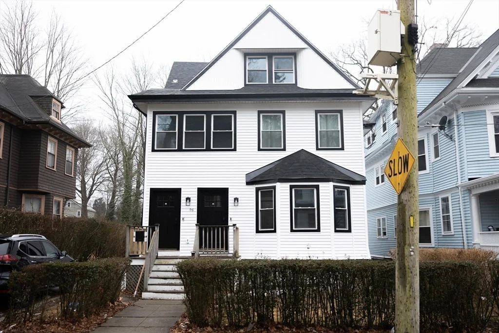 3 bed, 1 bath apartment for rent at 95 Williams Ave Unit 1, Hyde Park — photo 3 of 15