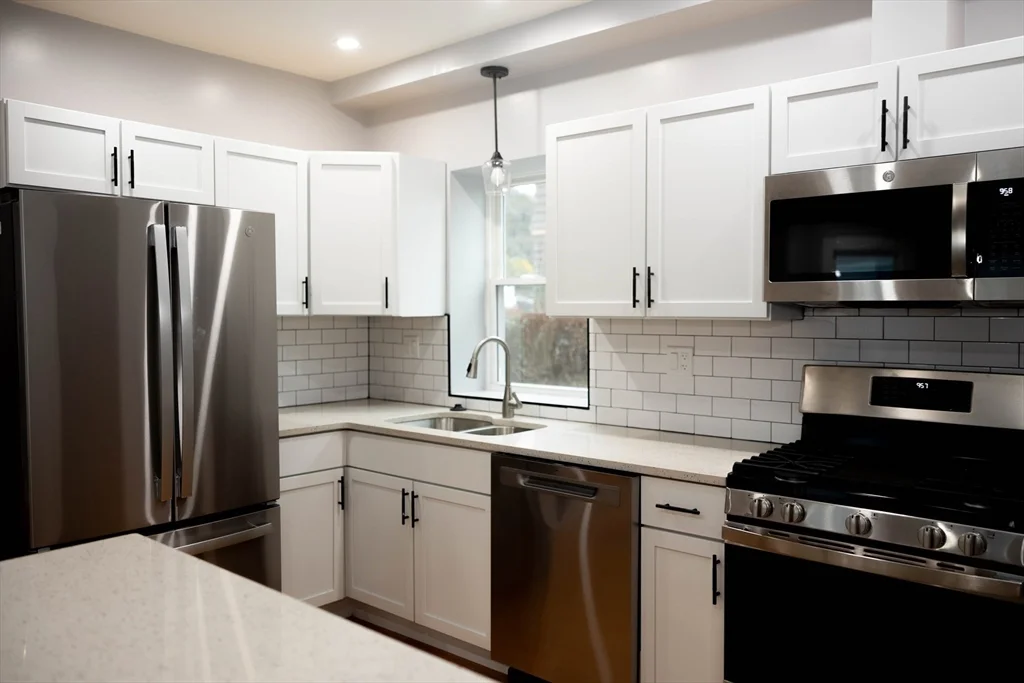 3 bed, 1 bath apartment for rent at 95 Williams Ave Unit 1, Hyde Park