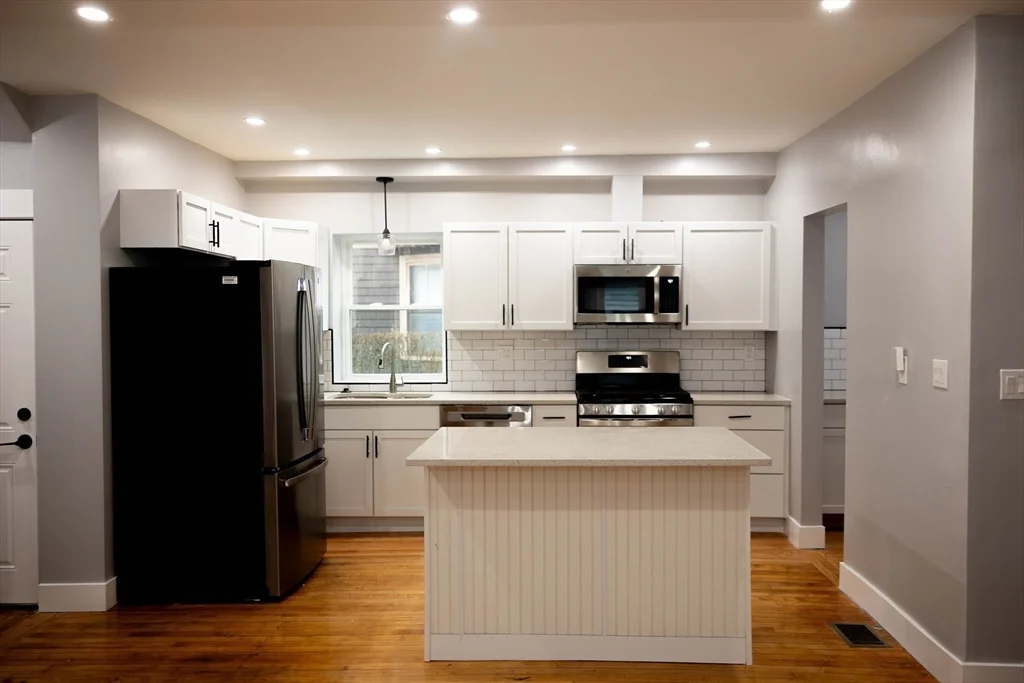 3 bed, 1 bath apartment for rent at 95 Williams Ave Unit 1, Hyde Park — photo 4 of 15