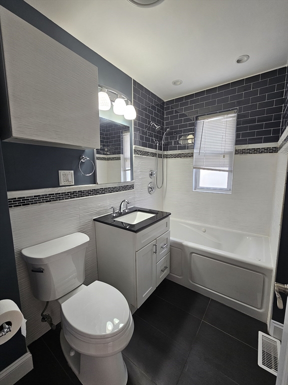 3 bed, 1 bath apartment for rent at 95 Wilmington Ave Unit 1A, Dorchester — photo 8 of 14