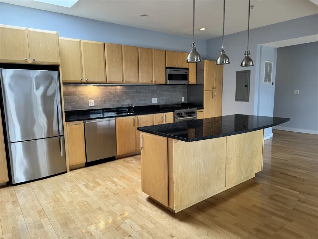 1 bed, 1 bath apartment for rent at 950 Dorchester Ave Unit 304, Dorchester — photo 5 of 41