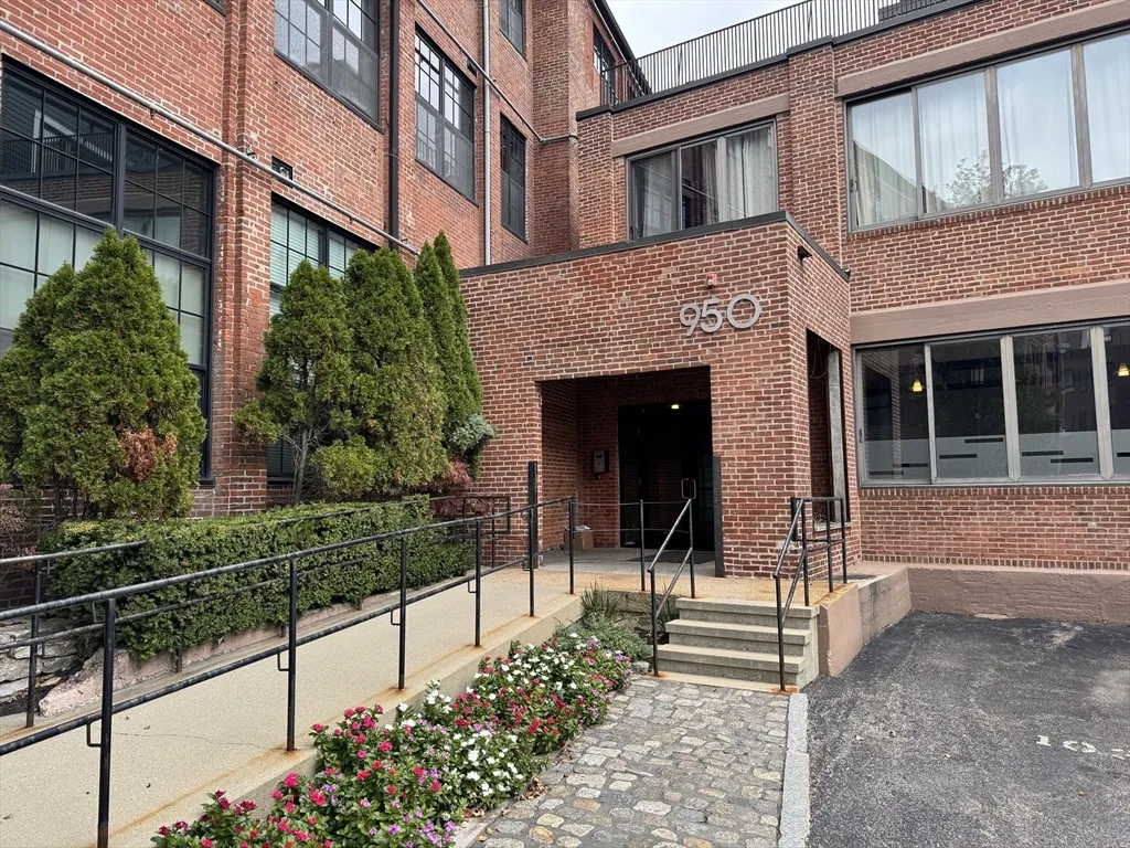 1 bed, 1 bath apartment for rent at 950 Dorchester Ave Unit 304, Dorchester — photo 3 of 41