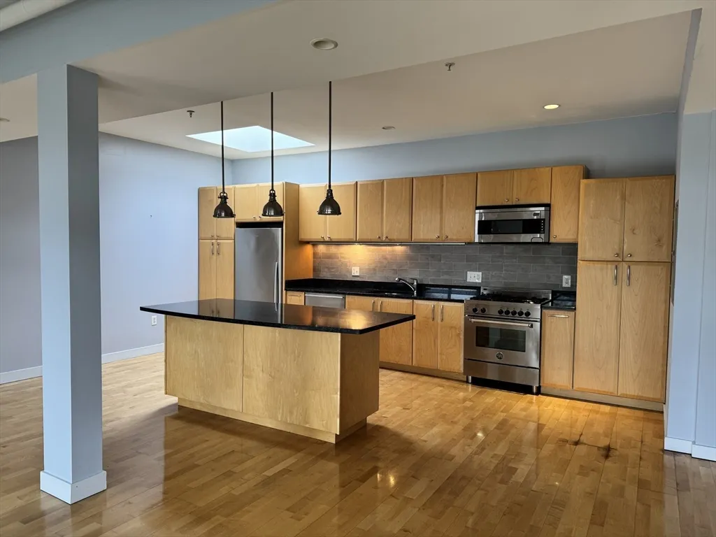 1 bed, 1 bath apartment for rent at 950 Dorchester Ave Unit 304, Dorchester — photo 2 of 41