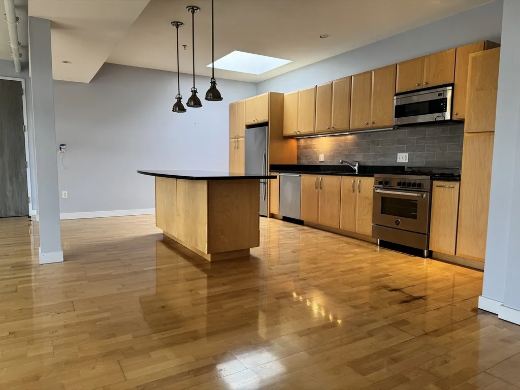 1 bed, 1 bath apartment for rent at 950 Dorchester Ave Unit 304, Dorchester — photo 6 of 41