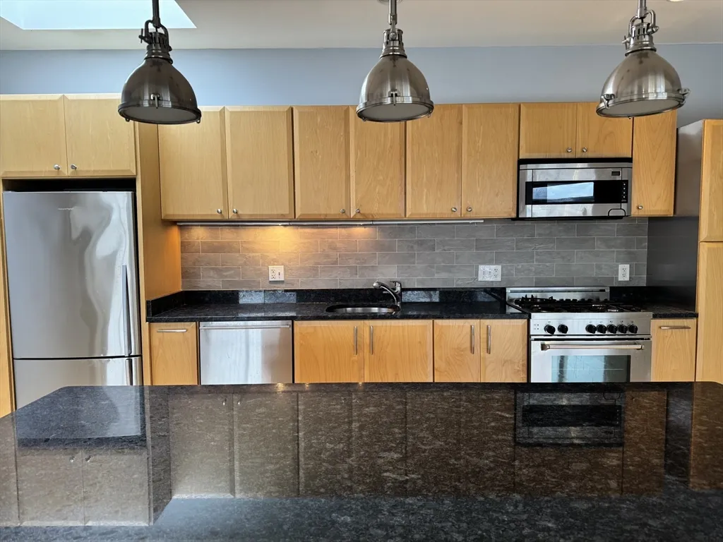 1 bed, 1 bath apartment for rent at 950 Dorchester Ave Unit 304, Dorchester — photo 4 of 41
