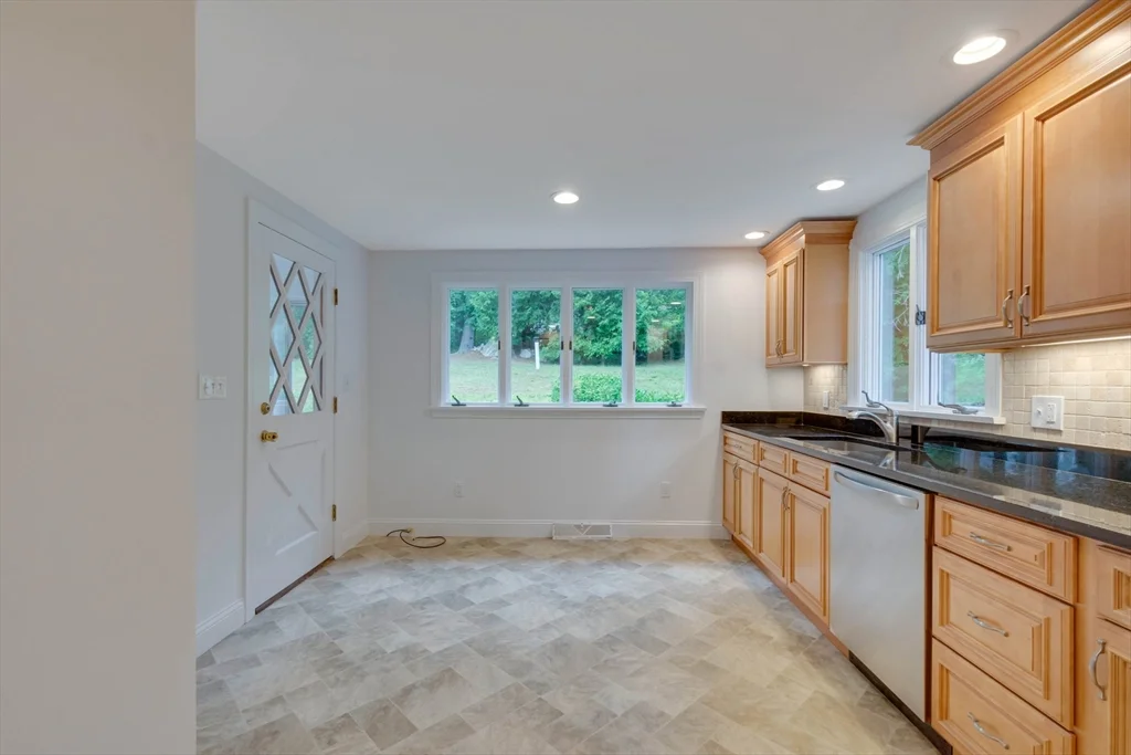 3 bed, 2 bath apartment for rent at 951 Main St, Lynnfield — photo 11 of 34