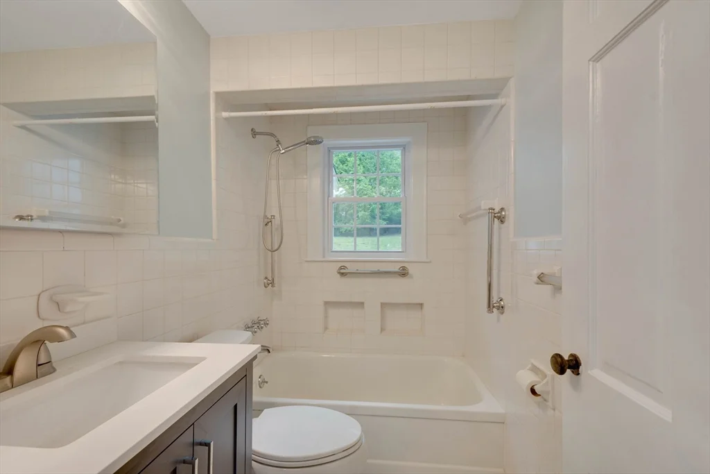 3 bed, 2 bath apartment for rent at 951 Main St, Lynnfield — photo 17 of 34