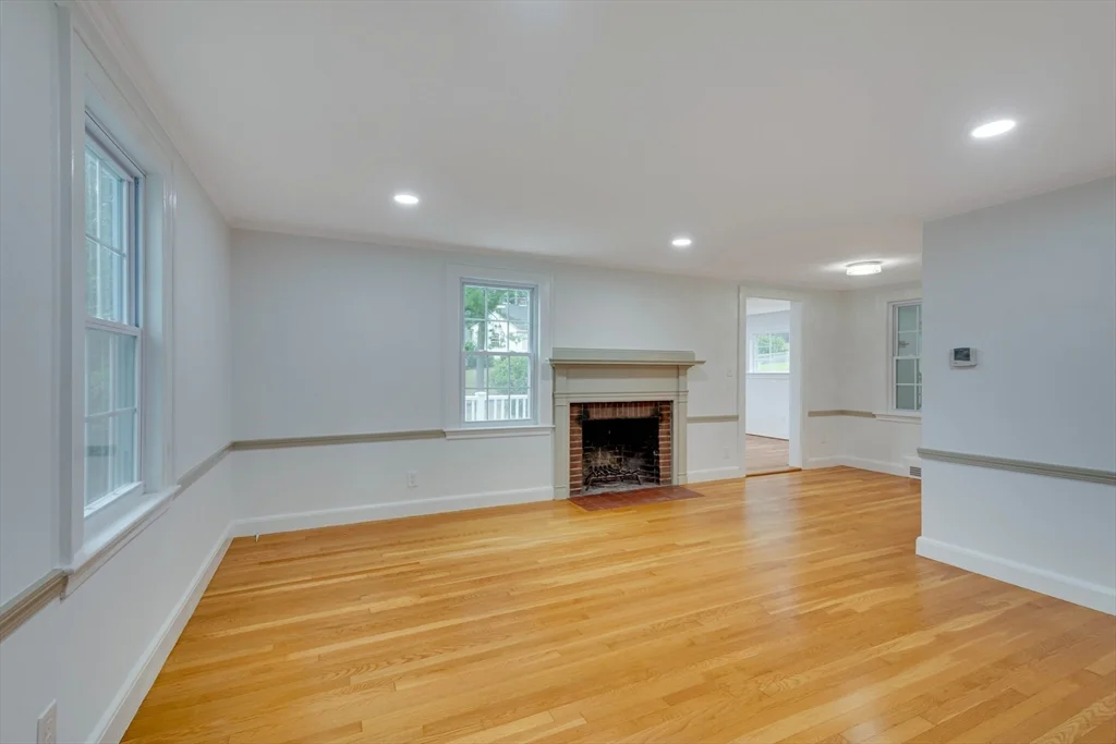 3 bed, 2 bath apartment for rent at 951 Main St, Lynnfield — photo 4 of 34