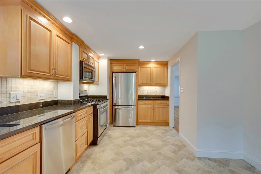 3 bed, 2 bath apartment for rent at 951 Main St, Lynnfield — photo 10 of 34