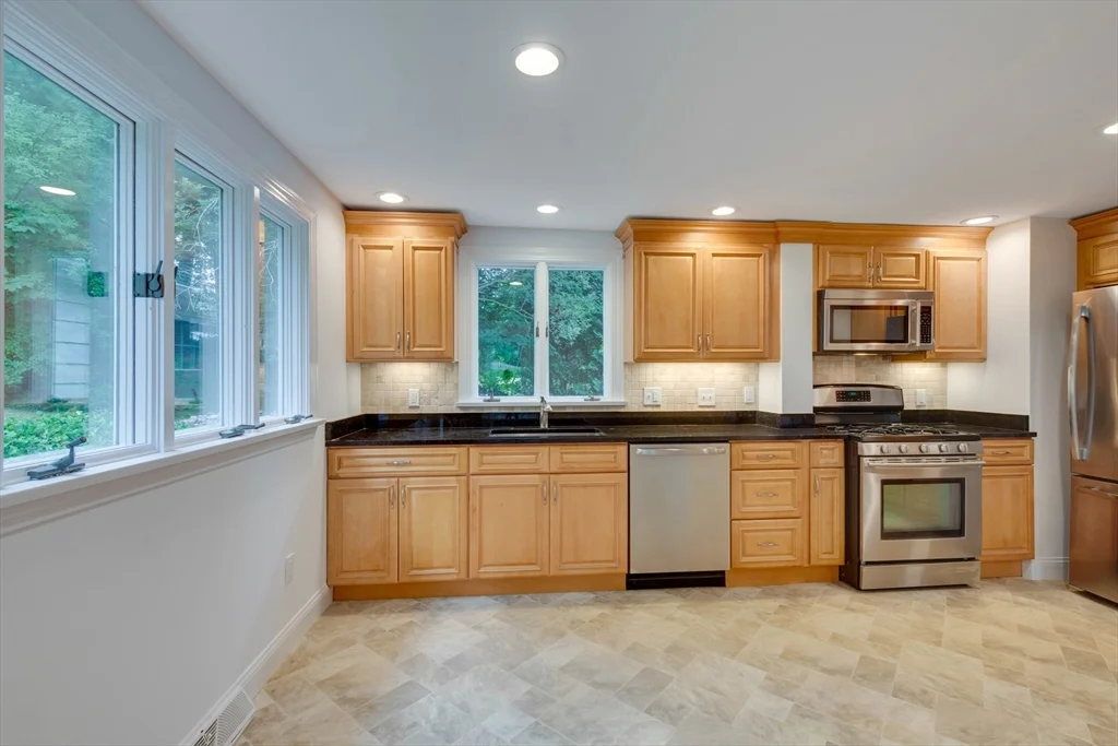 3 bed, 2 bath apartment for rent at 951 Main St, Lynnfield — photo 9 of 34