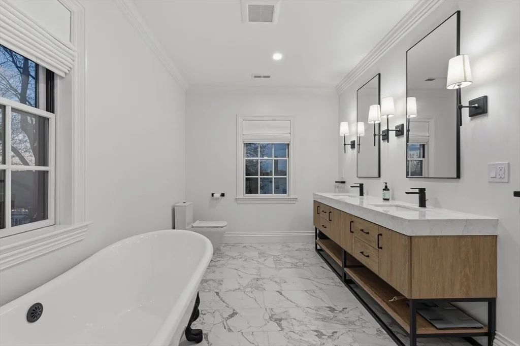 4 bed, 3 bath apartment for rent at 959 Chestnut St, Newton — photo 30 of 42