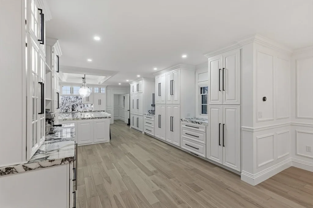 4 bed, 3 bath apartment for rent at 959 Chestnut St, Newton — photo 19 of 42