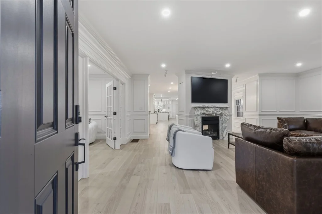 4 bed, 3 bath apartment for rent at 959 Chestnut St, Newton — photo 8 of 42