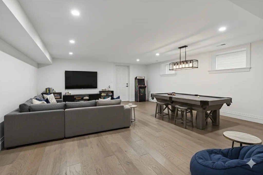 4 bed, 3 bath apartment for rent at 959 Chestnut St, Newton — photo 39 of 42