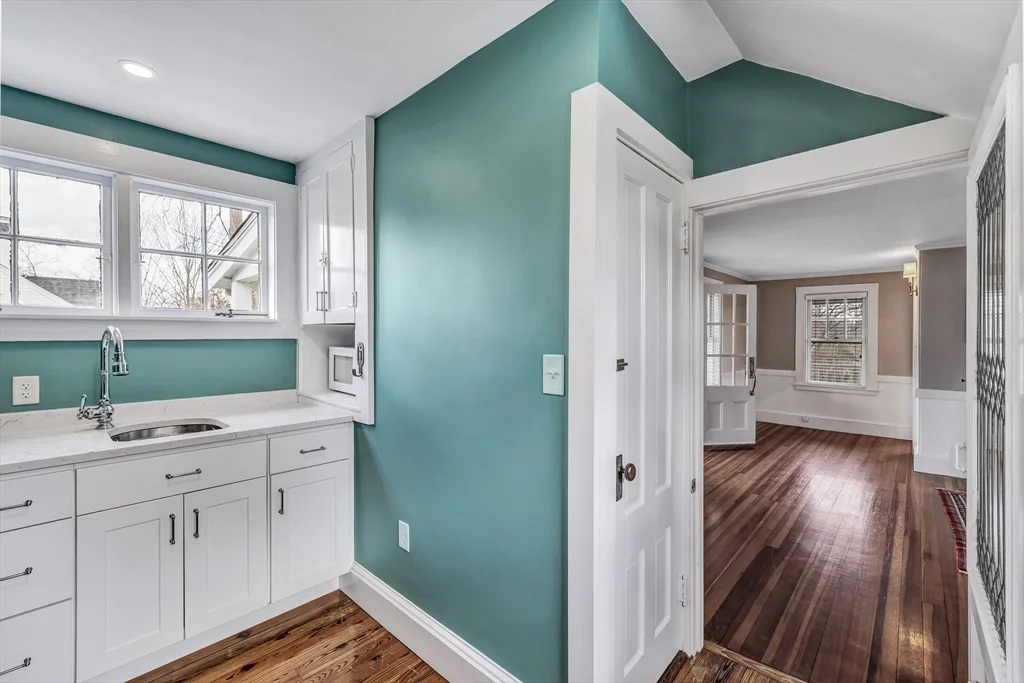 2 bed, 1 bath apartment for rent at 95A South Main Unit 1, Cohasset — photo 4 of 4