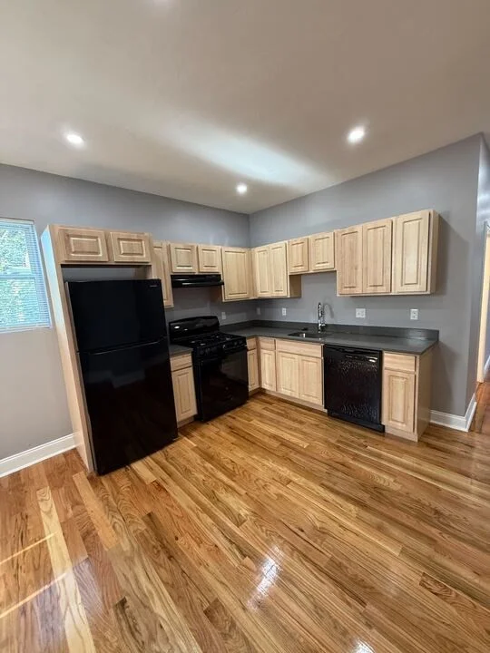 4 bed, 1 bath apartment for rent at 96-98 Blue Hill Ave Unit 2, Roxbury — photo 3 of 19