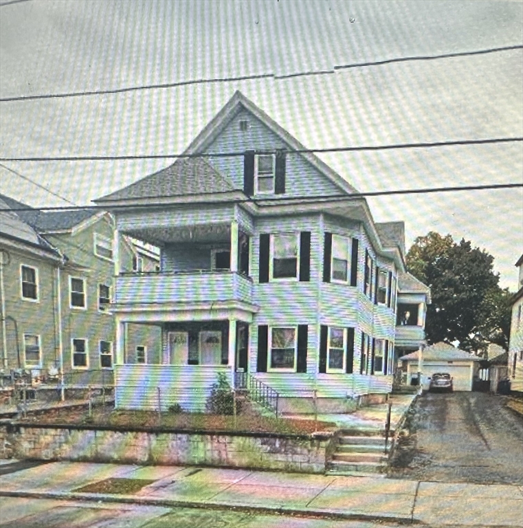 3 bed, 1 bath apartment for rent at 96-98 Bowdoin St Unit 1, Lawrence