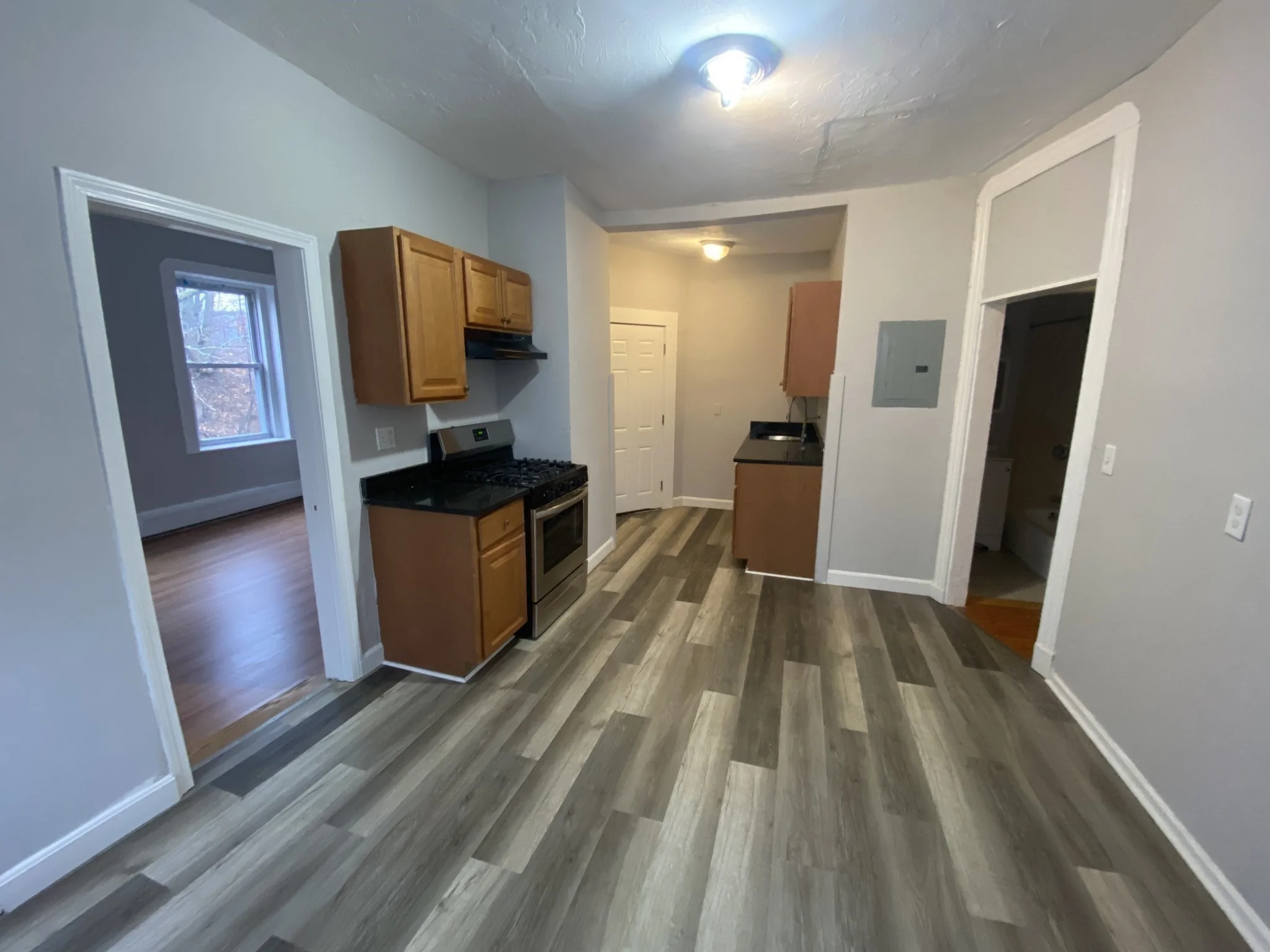 3 bed, 1 bath apartment for rent at 96-98 Woodledge St Unit 3L, Roxbury — photo 3 of 9
