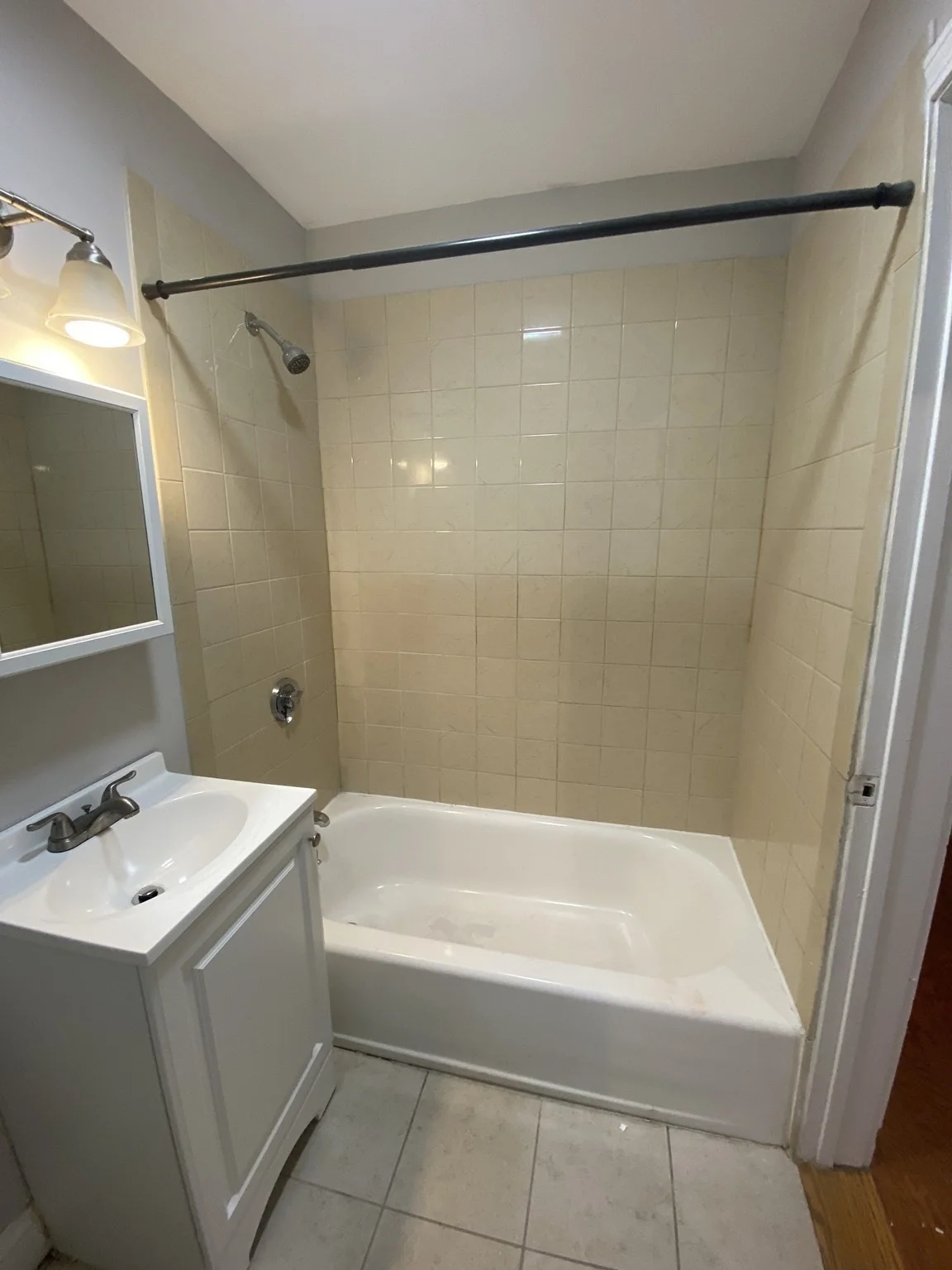 3 bed, 1 bath apartment for rent at 96-98 Woodledge St Unit 3L, Roxbury — photo 7 of 9