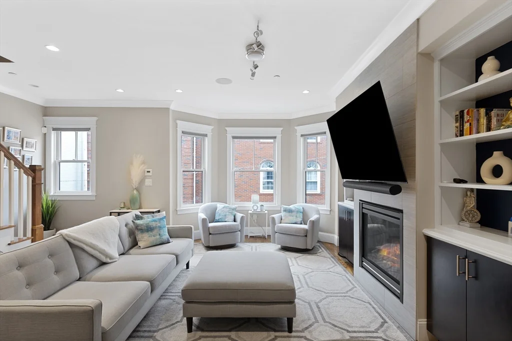 3 bed, 3 bath apartment for rent at 96 Bolton St Unit 96, South Boston — photo 4 of 19