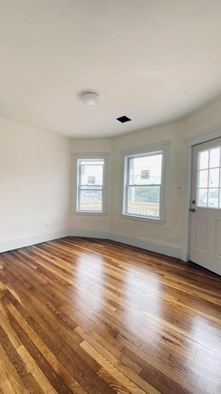 3 bed, 2 bath apartment for rent at 96 Brayton Rd Unit 2, Brighton — photo 3 of 13