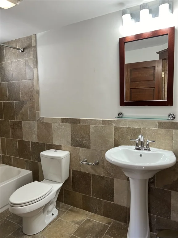 3 bed, 2 bath apartment for rent at 96 Bristol Rd Unit 2, Medford — photo 18 of 26