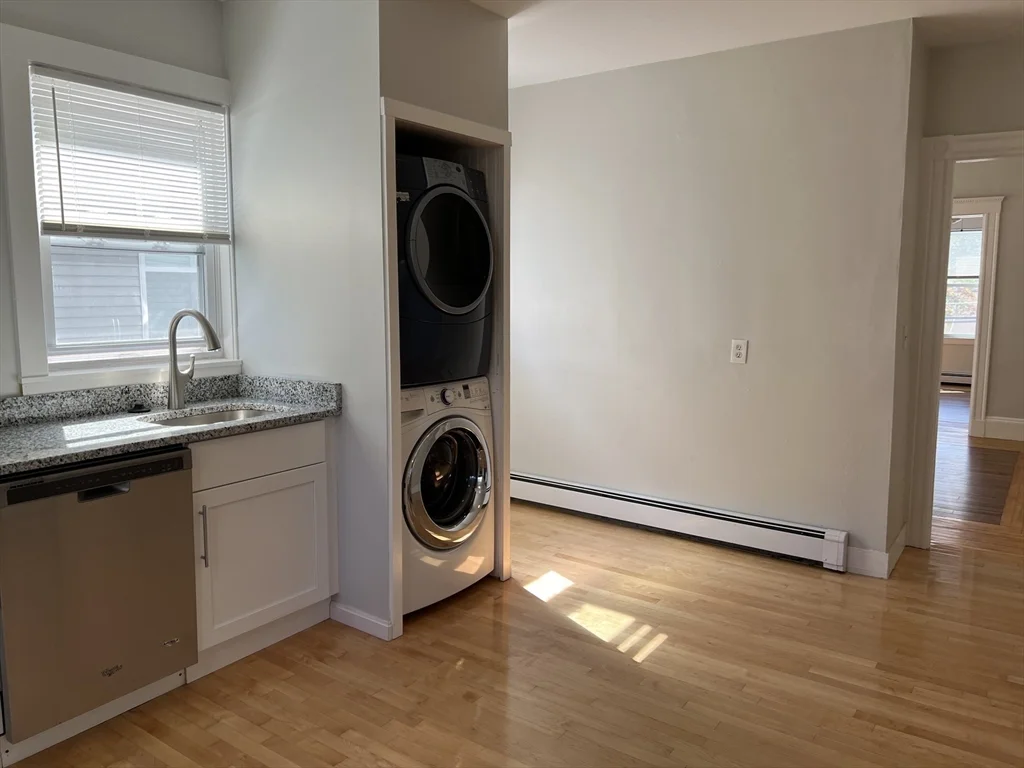 3 bed, 2 bath apartment for rent at 96 Bristol Rd Unit 2, Medford — photo 4 of 26