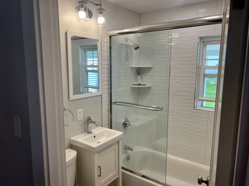 4 bed, 2 bath apartment for rent at 96 Buchanan Rd, West Roxbury — photo 8 of 20