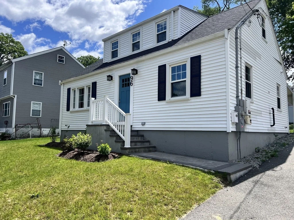 4 bed, 2 bath apartment for rent at 96 Buchanan Rd, West Roxbury — photo 2 of 20