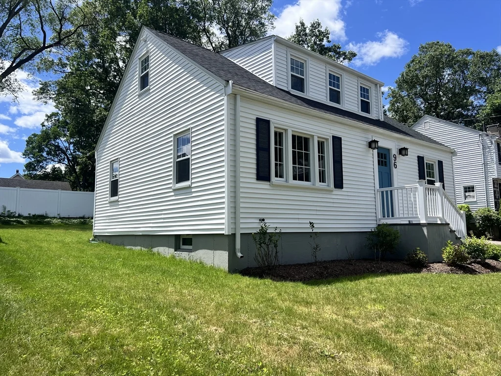 4 bed, 2 bath apartment for rent at 96 Buchanan Rd, West Roxbury — photo 3 of 20