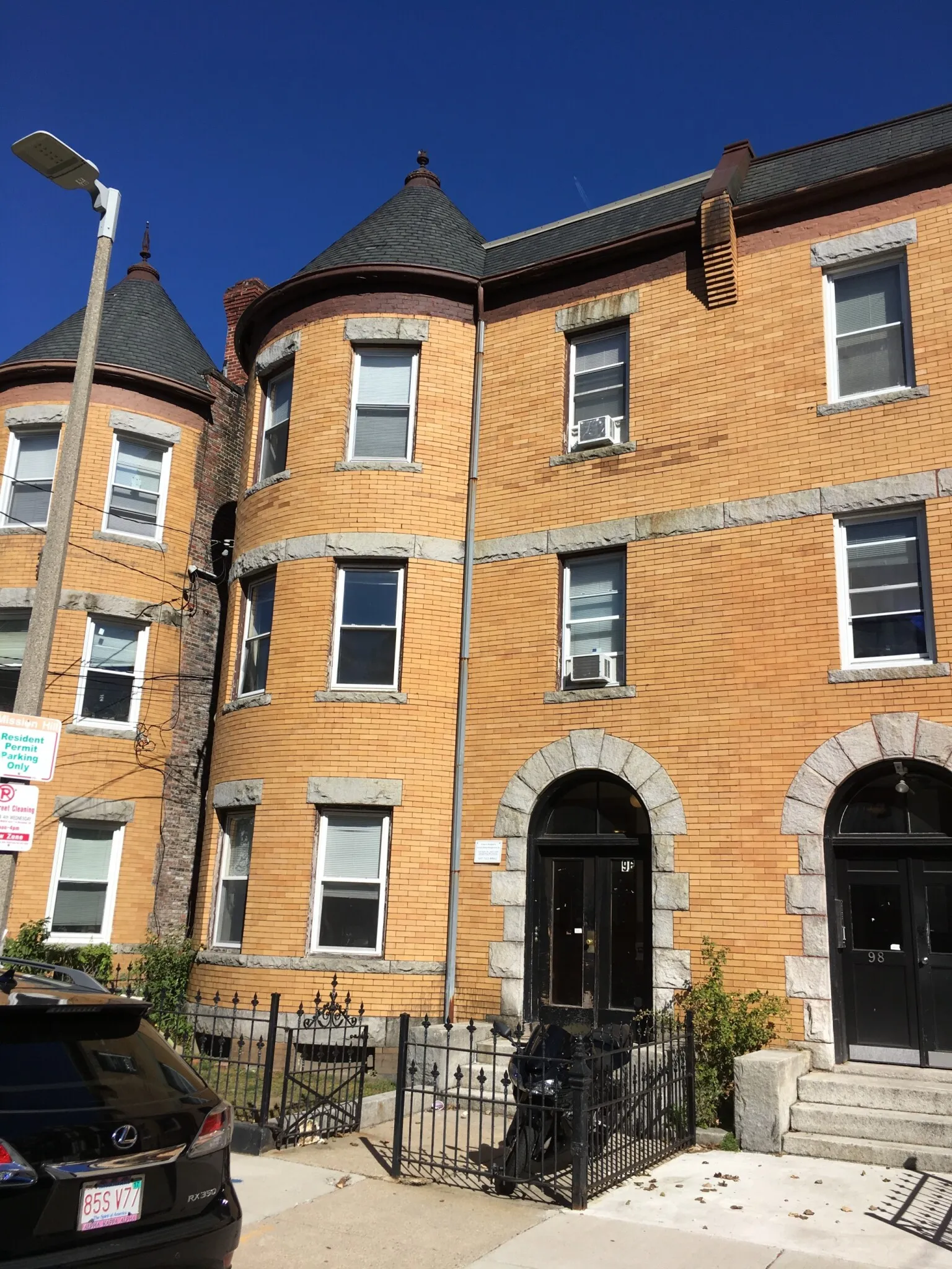3 bed, 1 bath apartment for rent at 96 Calumet St Unit 1, Mission Hill